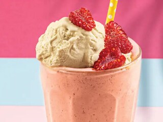 Malinový milkshake se zmrzlinou
