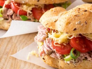 Tuňáková pomazánka s rozpečeným sýrem