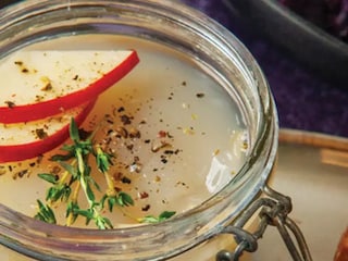 Domácí husí sádlo s cibulí, jablkem a tymiánem