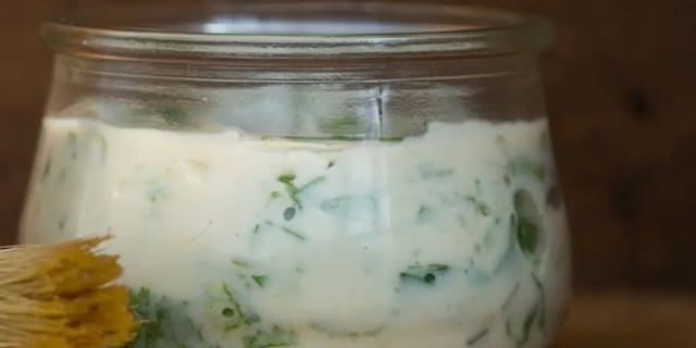 Zázvorový dip se sezamem a koriandrem