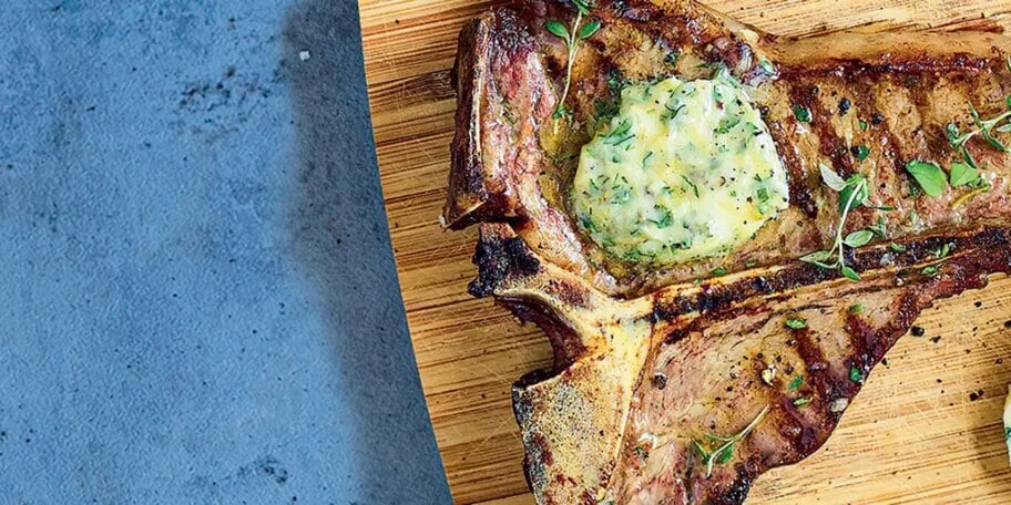 T - bone steak s parmazánovým máslem