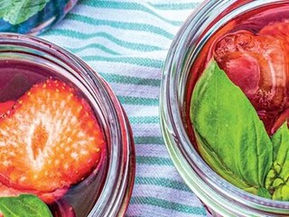 Ovocný ice tea s jahodami