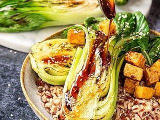 Křupavé tofu s grilovaným pak choi