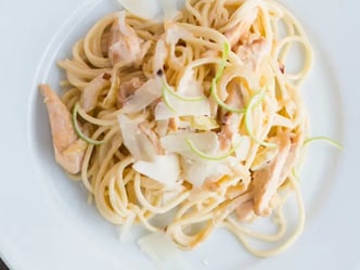 Limetkové špagety s kuřecím masem