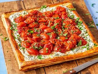 Slaný koláč s rajčátky