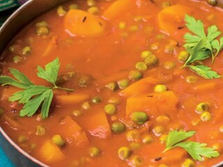 Indické karí s bramborami a hráškem