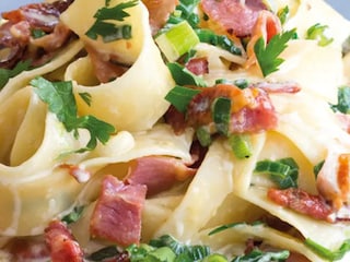 Těstoviny pappardelle carbonara se šunkou