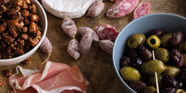 Pražené mandle s javorovým sirupem a sezamovými semínky