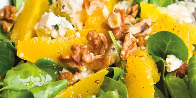 Pomerančový salát s ořechy