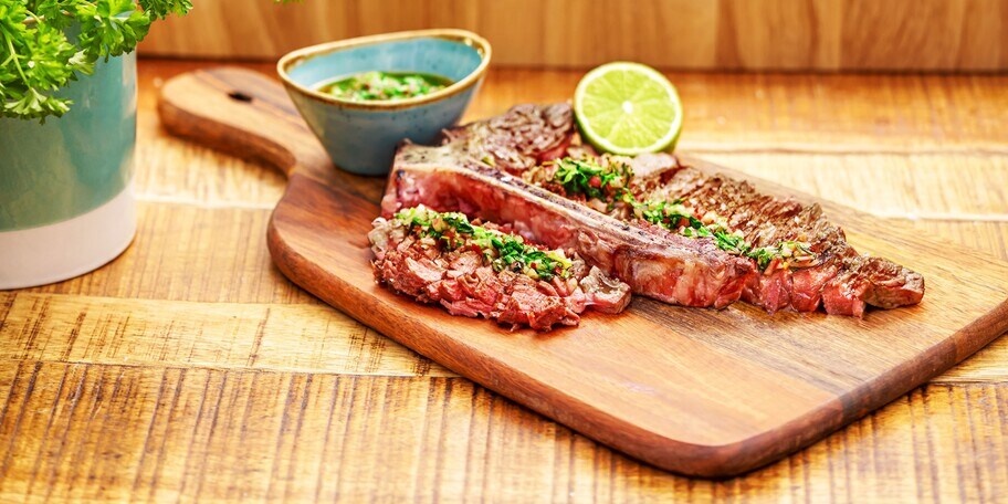 T-Bone steak s chimichurri omáčkou