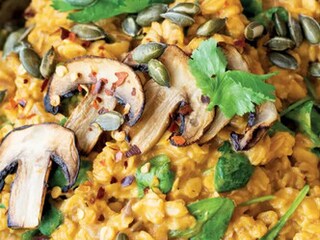 Kořeněná ovesná kaše s žampiony a kokosovým mlékem