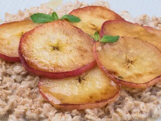 Ovesná kaše s jablky, medem a vanilkou