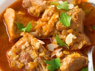 Dušená vepřová kýta na španělský způsob