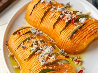 Pečená máslová dýně hasselback