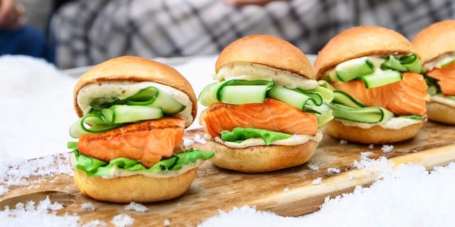 Lososové miniburgery s lanýžovou majonézou