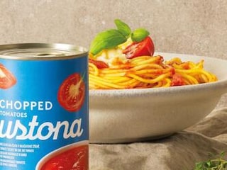 RYCHLÉ ŠPAGETY s tomatovou omáčkou a mozzarellou