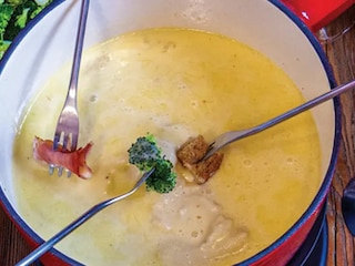 Sýrové fondue národní jídlo švýcarska