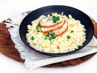 Květákové rizoto se zeleninou a kuřecím prsem