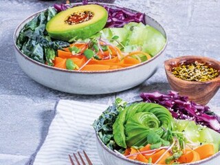 Zimní salát s avokádovou růžičkou