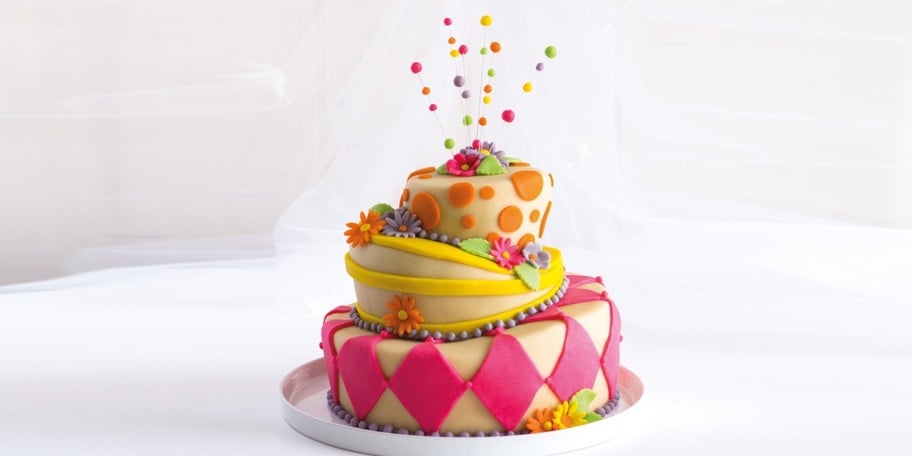 Hravý svatební dort