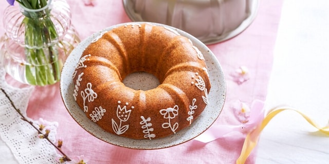 Rozkvetlá mrkvová bábovka