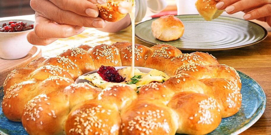 ROZPEČENÝ CAMEMBERT s trhacím chlebem