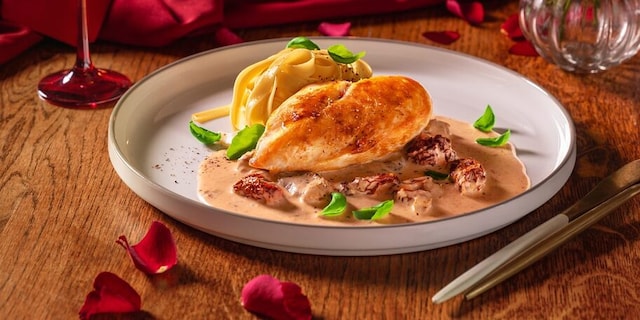 Tagliatelle Alfredo s kuřecím steakem