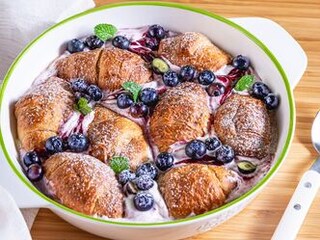 Borůvkové zapékané mini croissanty