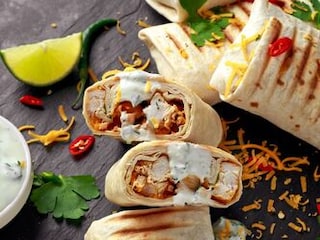 Wrap s kuřecím masem a sójovými klíčky