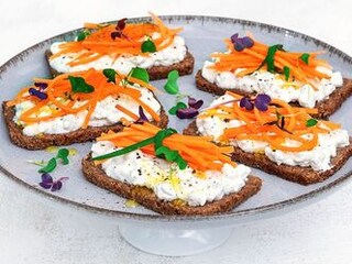 Rychlé chlebíčky s mrkvovou pomazánkou