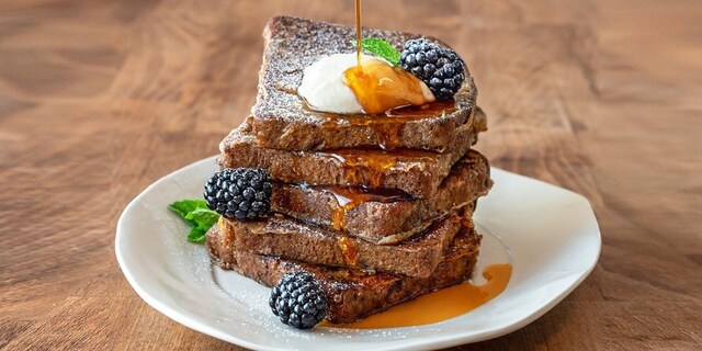 Podzimní french toast s ostružinami