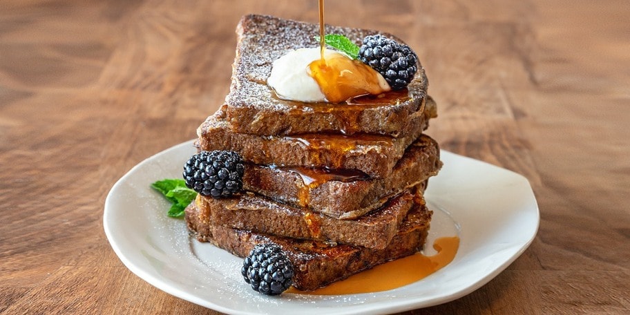 Podzimní french toast s ostružinami