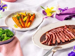 WAGYU RIB EYE STEAK s jarní zeleninou a mátovou omáčkou