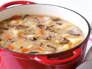 Babiččina bramboračka se sušenými hříbky