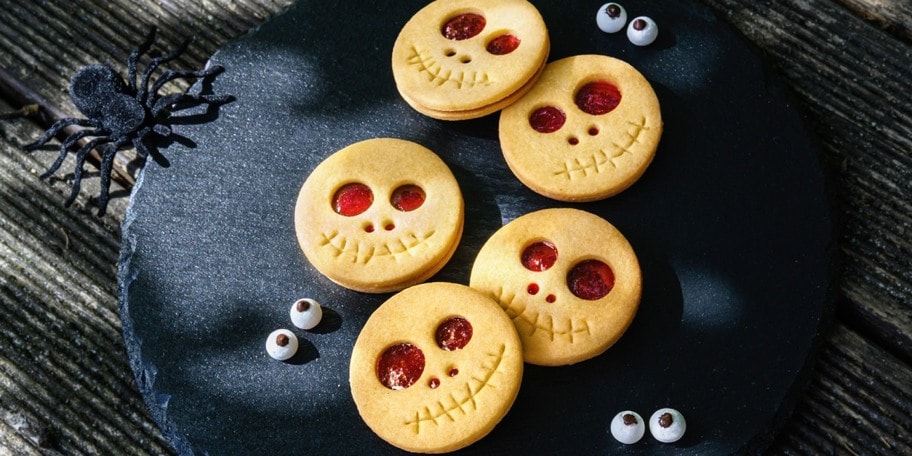 Rozšklebené halloweenské sušenky