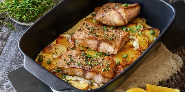 Sumeček s citronorozmarýnovou omáčkou a pečenými brambůrky