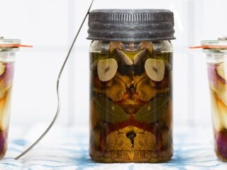 Nakládané lesní houby s česnekem