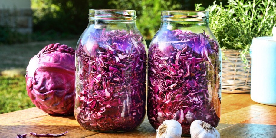 Kořeněné nakládané červené zelí