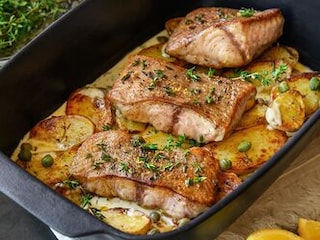 Sumeček s citronorozmarýnovou omáčkou a pečenými brambůrky 