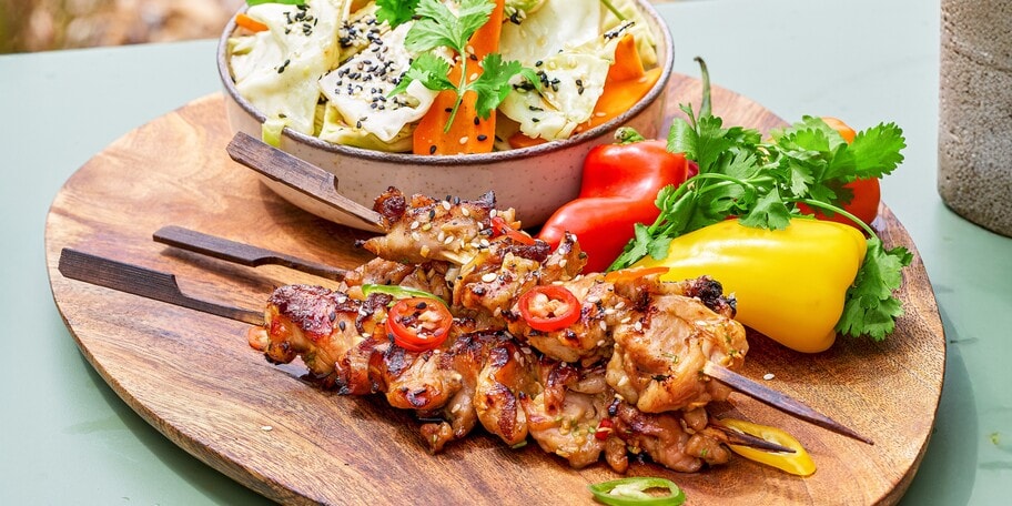 Marinované kuřecí stehno s grilovaným zelným salátem