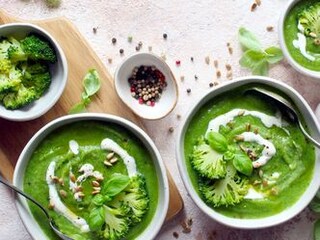 Brokolicová polévka s parmazánem