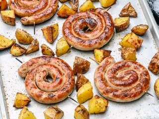 Grilované vinné klobásy v medu a hořčici