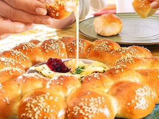 ROZPEČENÝ CAMEMBERT s trhacím chlebem