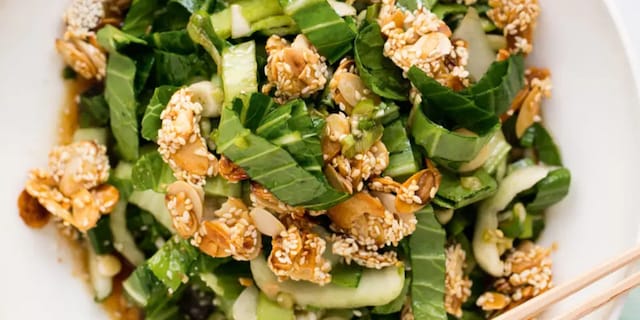 Salát pak choi s krutonky