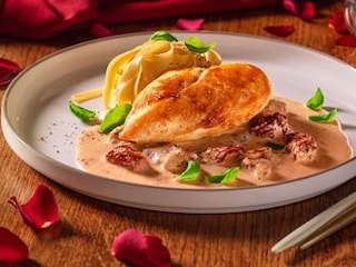 Tagliatelle Alfredo s kuřecím steakem