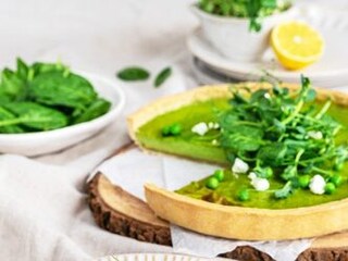 JARNÍ SLANÝ KOLÁČ s kozím sýrem a hráškem