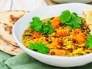 Kokosové stew s batáty a čočkou