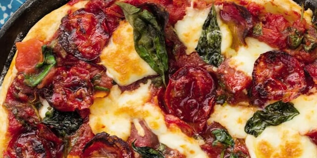 Pánvičková pizza