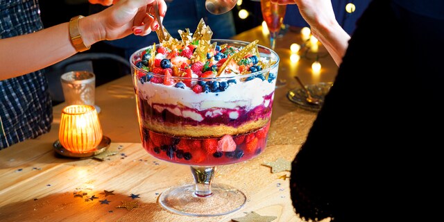 Vánoční trifle s bobulovým ovocem