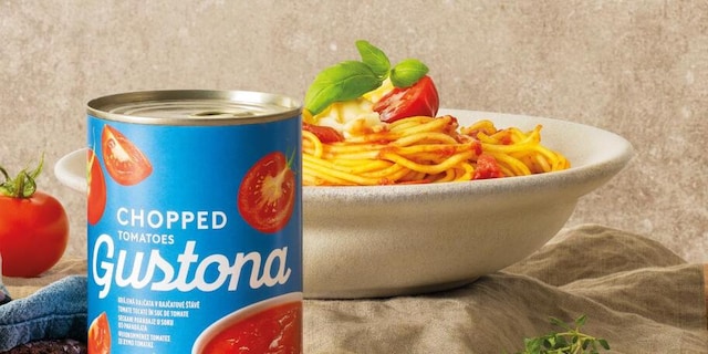 RYCHLÉ ŠPAGETY s tomatovou omáčkou  a mozzarellou